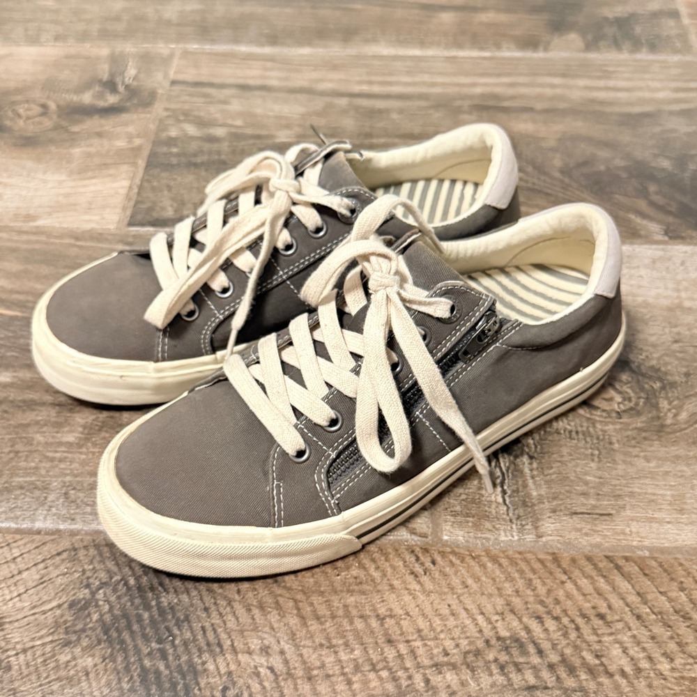 Taos Women Z Soul Canvas Low Top Side Zip Sneakers,Light Grey Distressed,8